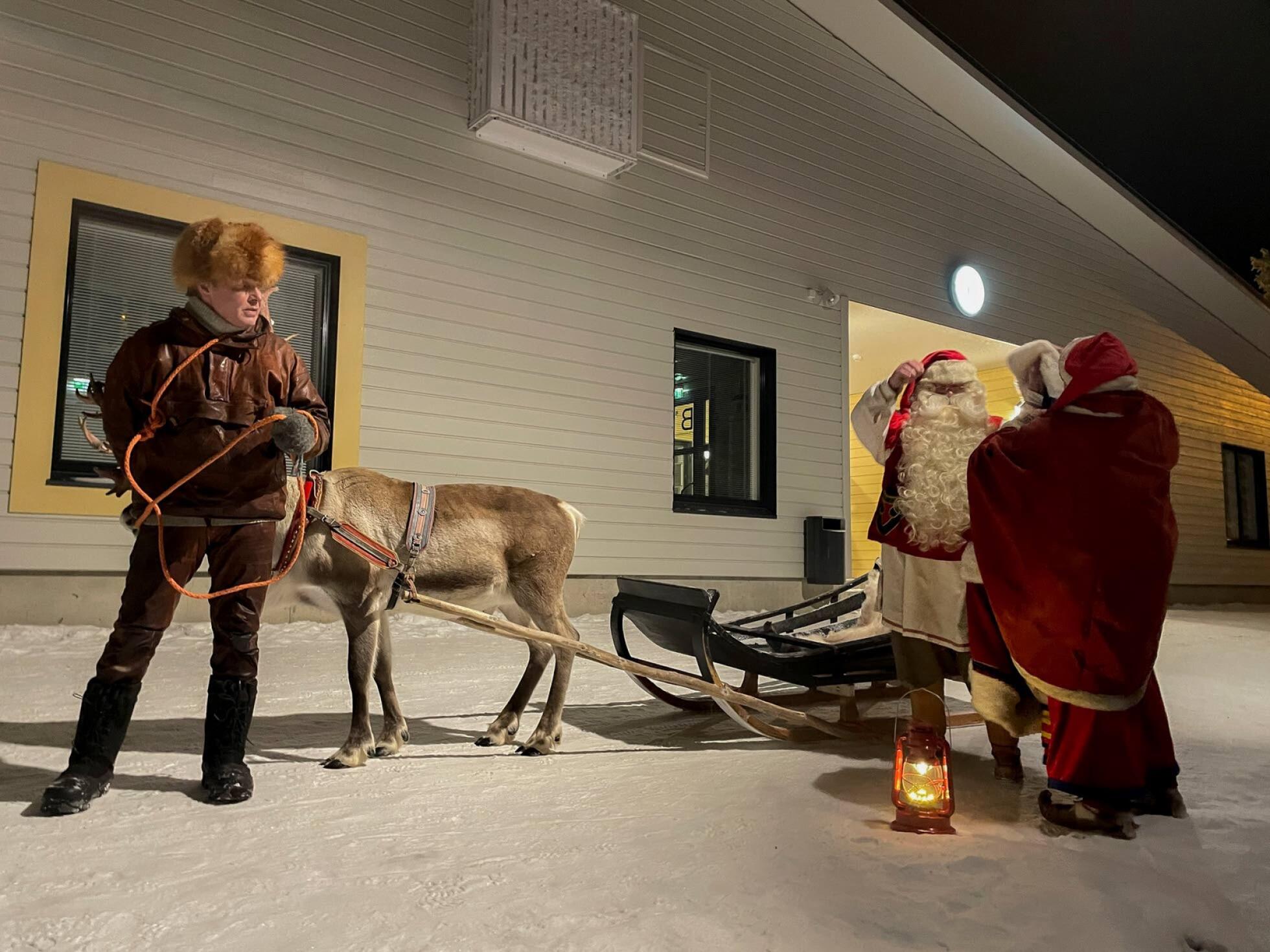 Joulupukki lähti matkaan Savukoskelta – katso kuvakooste Korvatunturinmaan  joulunavauksesta | Koti-Lappi