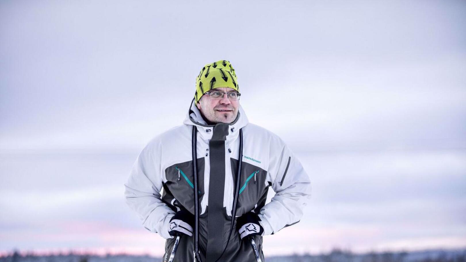 Myyntitykki Jori Vettenranta on nauttinut takapihalta lähtevistä hiihtoladuista.