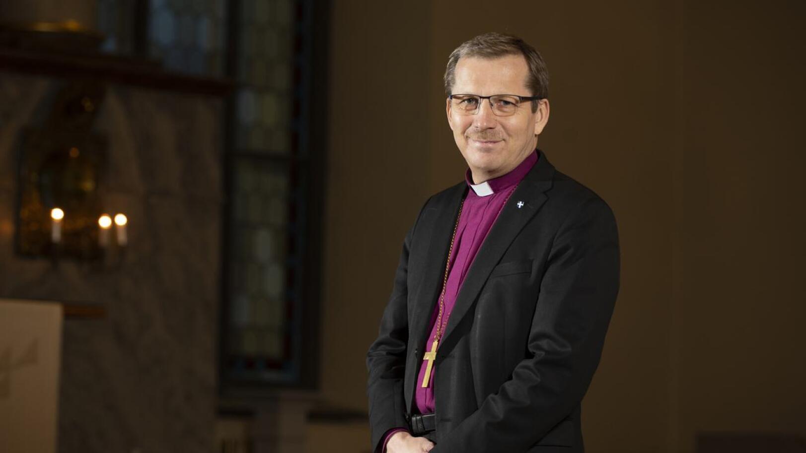 Piispa Jukka Keskitalo toimittaa vihkimisen 12. kesäkuuta kello kymmeneltä alkavassa messussa. Messua voi seurata myös internetin välityksellä.