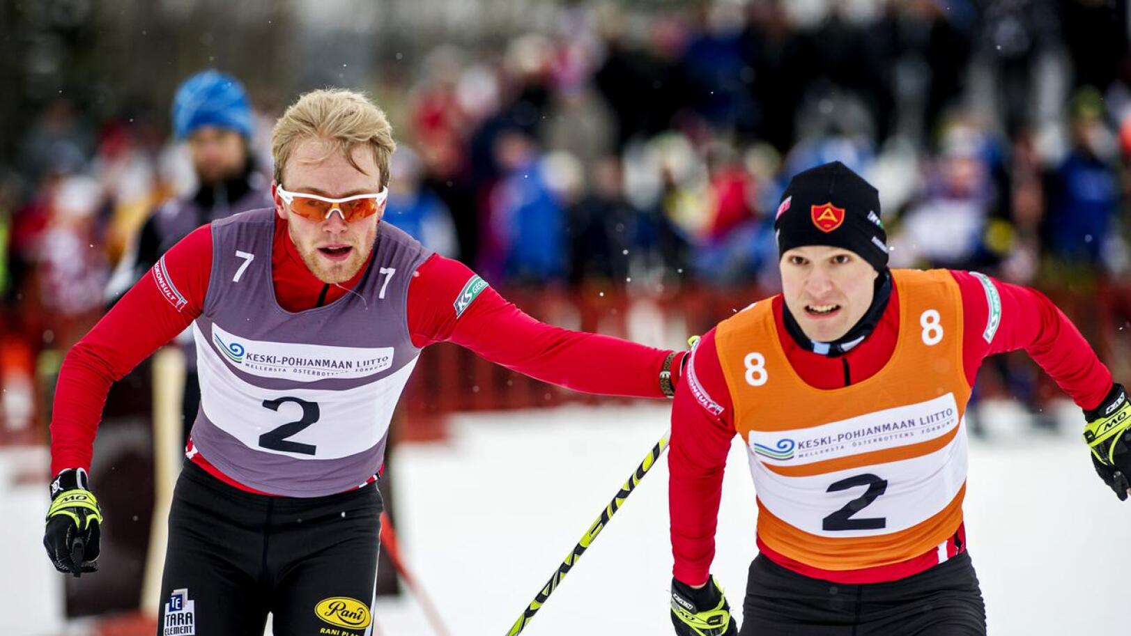 Kruunupyyn Hugo Karlström ja Eric Storvall viimeisessä vaihdossa Alavetelissä vuonna 2016.