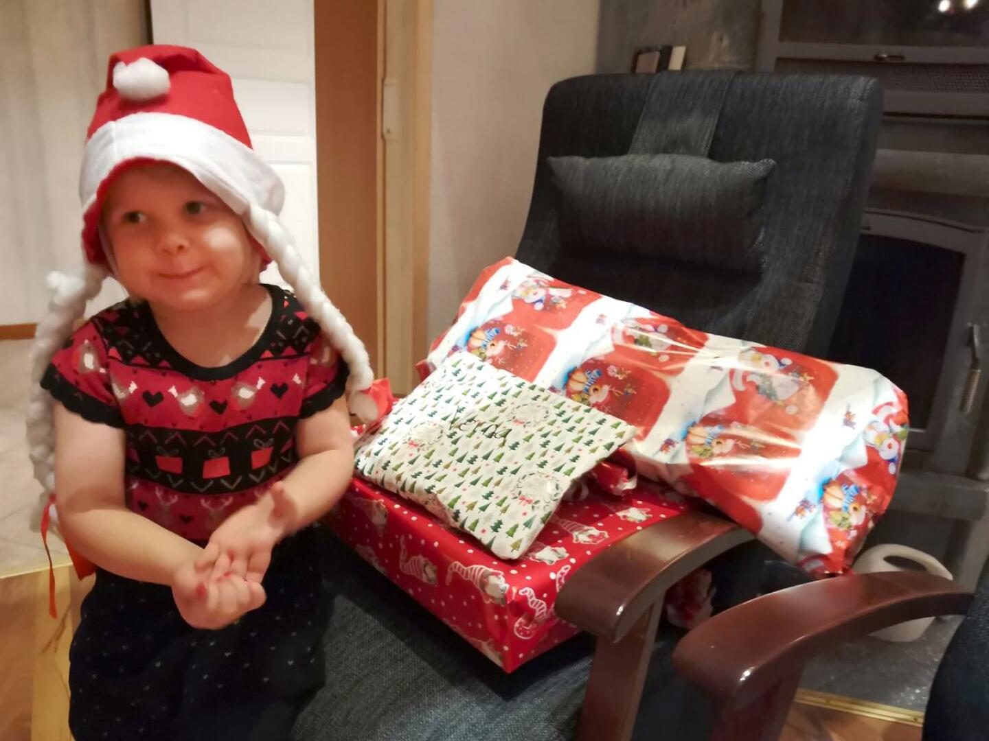 Verna Nokela ei päässyt tänä jouluna pukin kanssa yhdessä jakamaan lahjoja, mutta onnistui se itsekin.