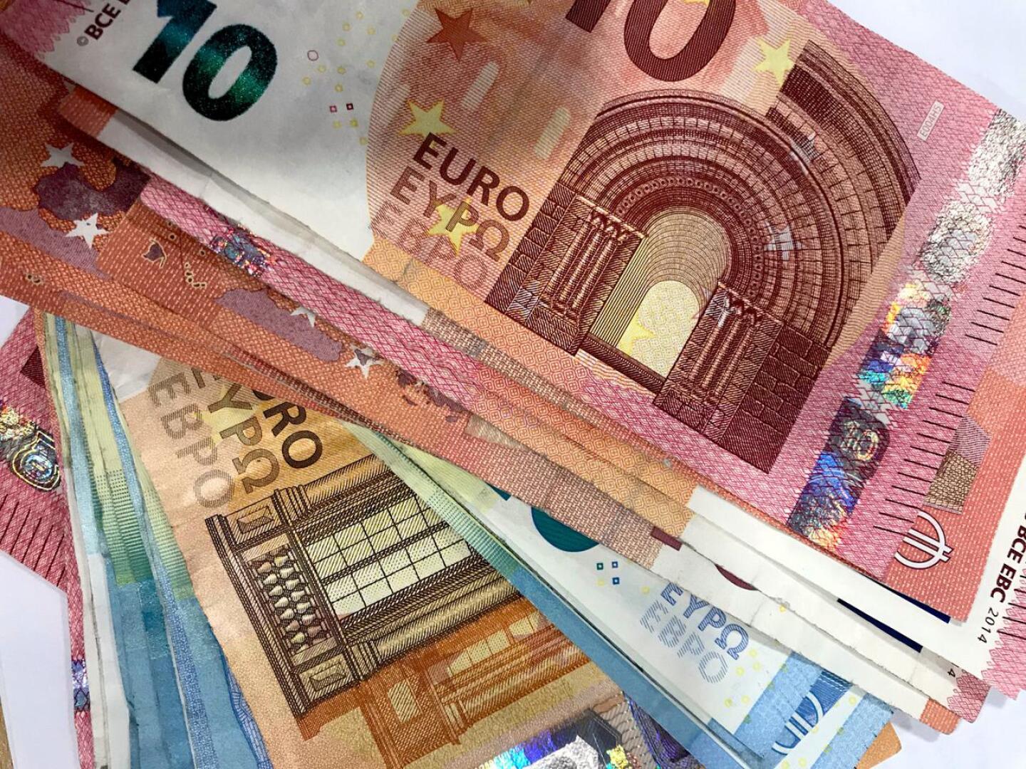 Kunnallisverotulojen viivästymisen perusteella kunnille korvataan yhteensä 422 miljoonaa euroa, yhteisöverotulojen 45 miljoonaa euroa ja kiinteistöverotulojen 80 miljoonaa euroa. 