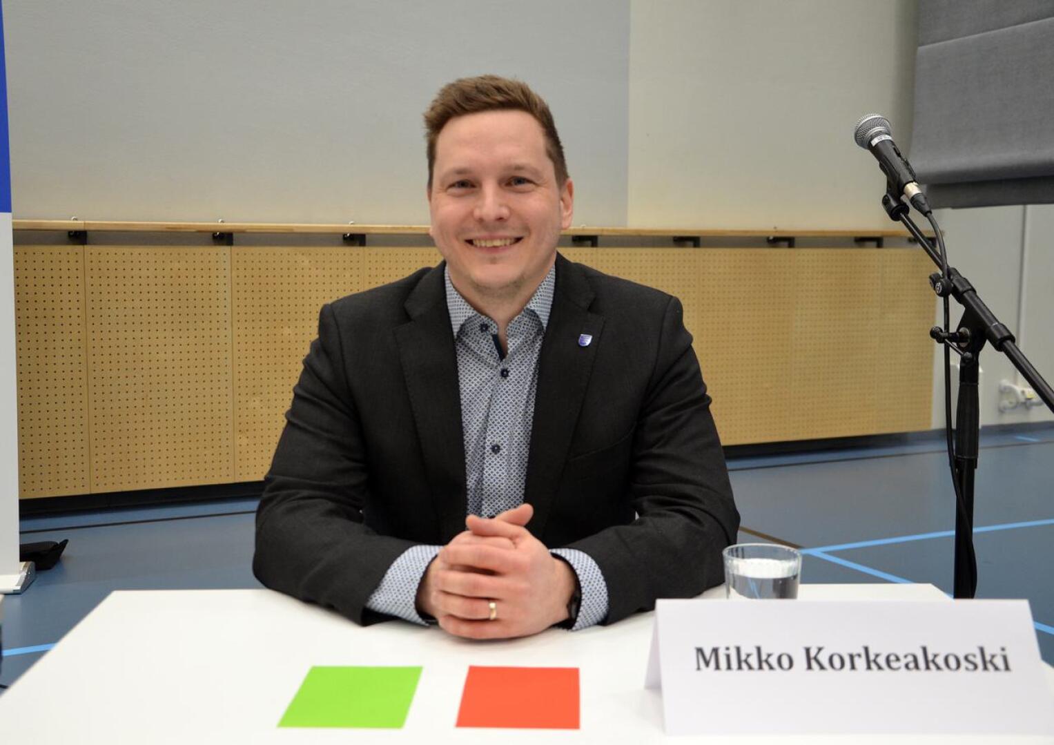 Mikko Korkeakoski oli viime viikolla mukana Ylivieskan lukion ja kaupungin nuorisovaltuuston järjestämässä vaalipaneelissa.