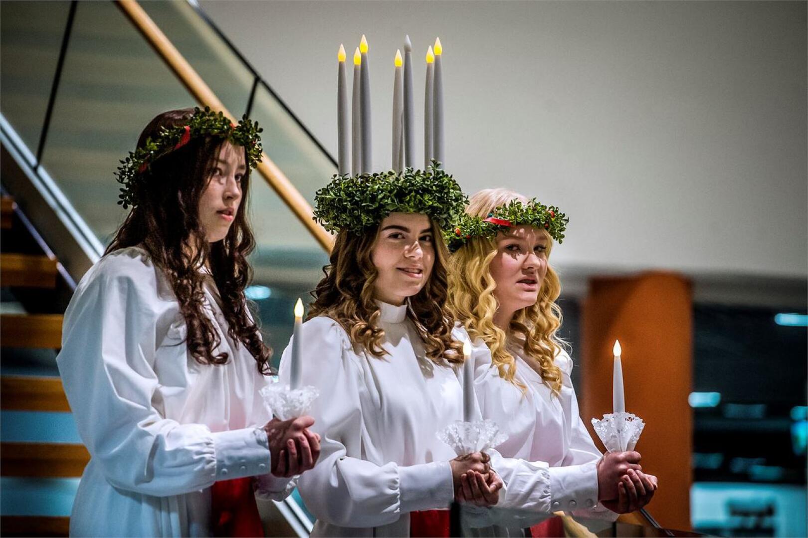 Emilia Widjeskog (vas.), Nicolina Sarin ja Vanessa Grundvall. Kuva: Markku Jokela