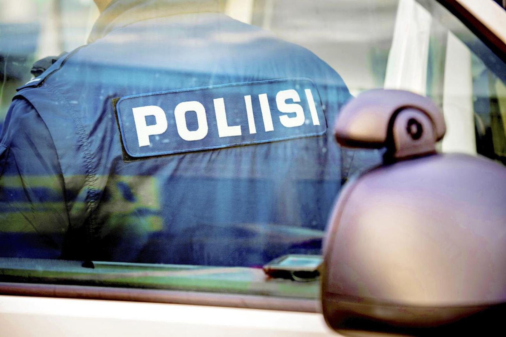 Oulun poliisilaitos on saamassa valmiiksi laajan nettipetosvyyhden selvittelyn.