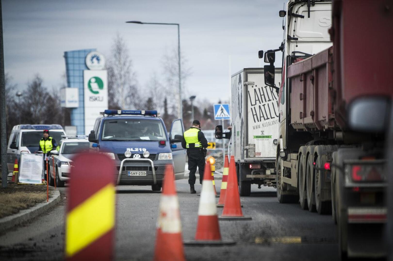 Länsirajaliikenteen tarkastusta on tehty jo kahden kuukauden ajan muun muassa Tornion ja Haaparannan välisellä rajalla.