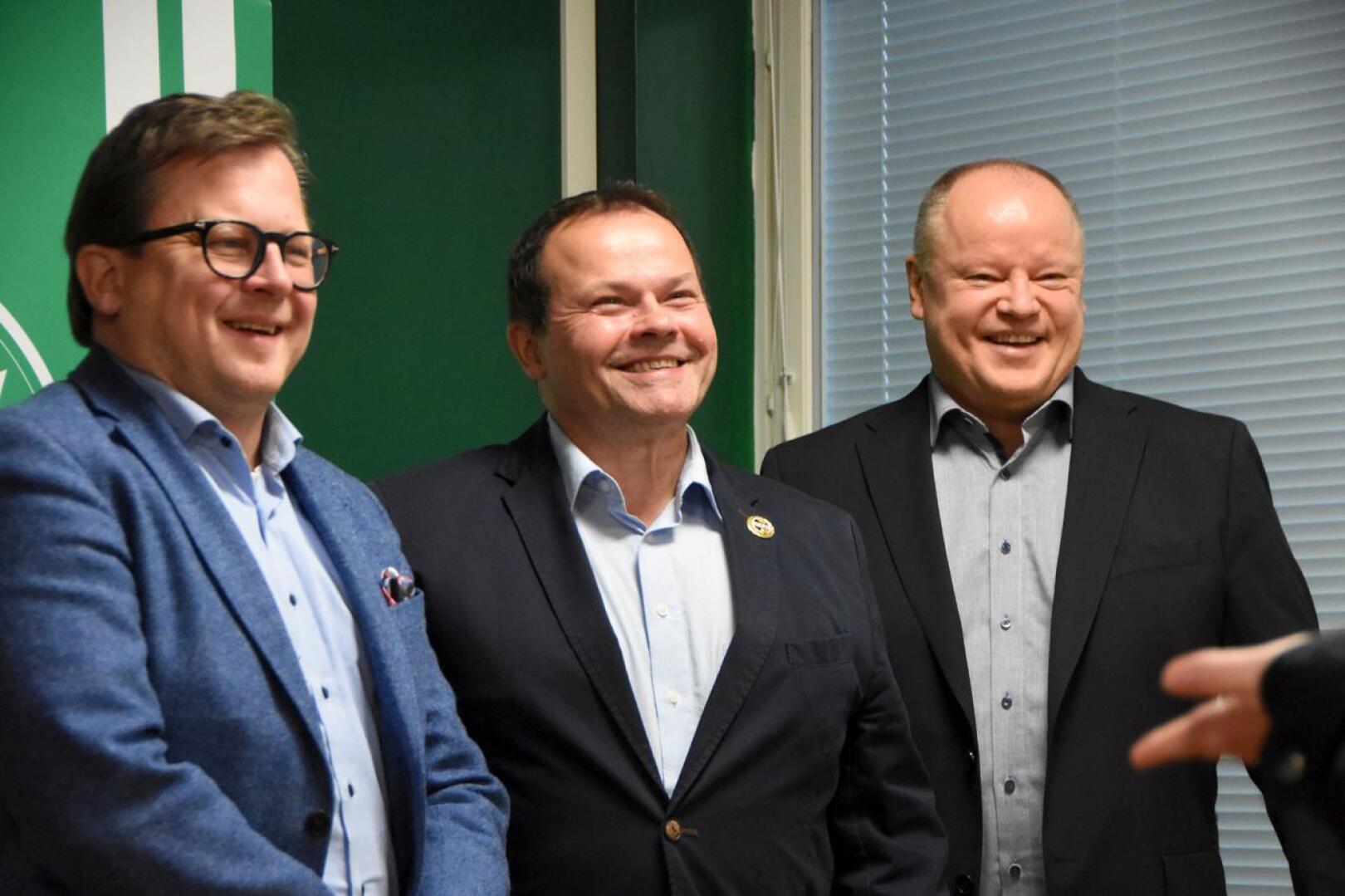 Janne Ylinen (vas.), Jouko Vierimaa ja Antti Porko muodostavat KPV:n Pallo pyörii -säätiön hallituksen.