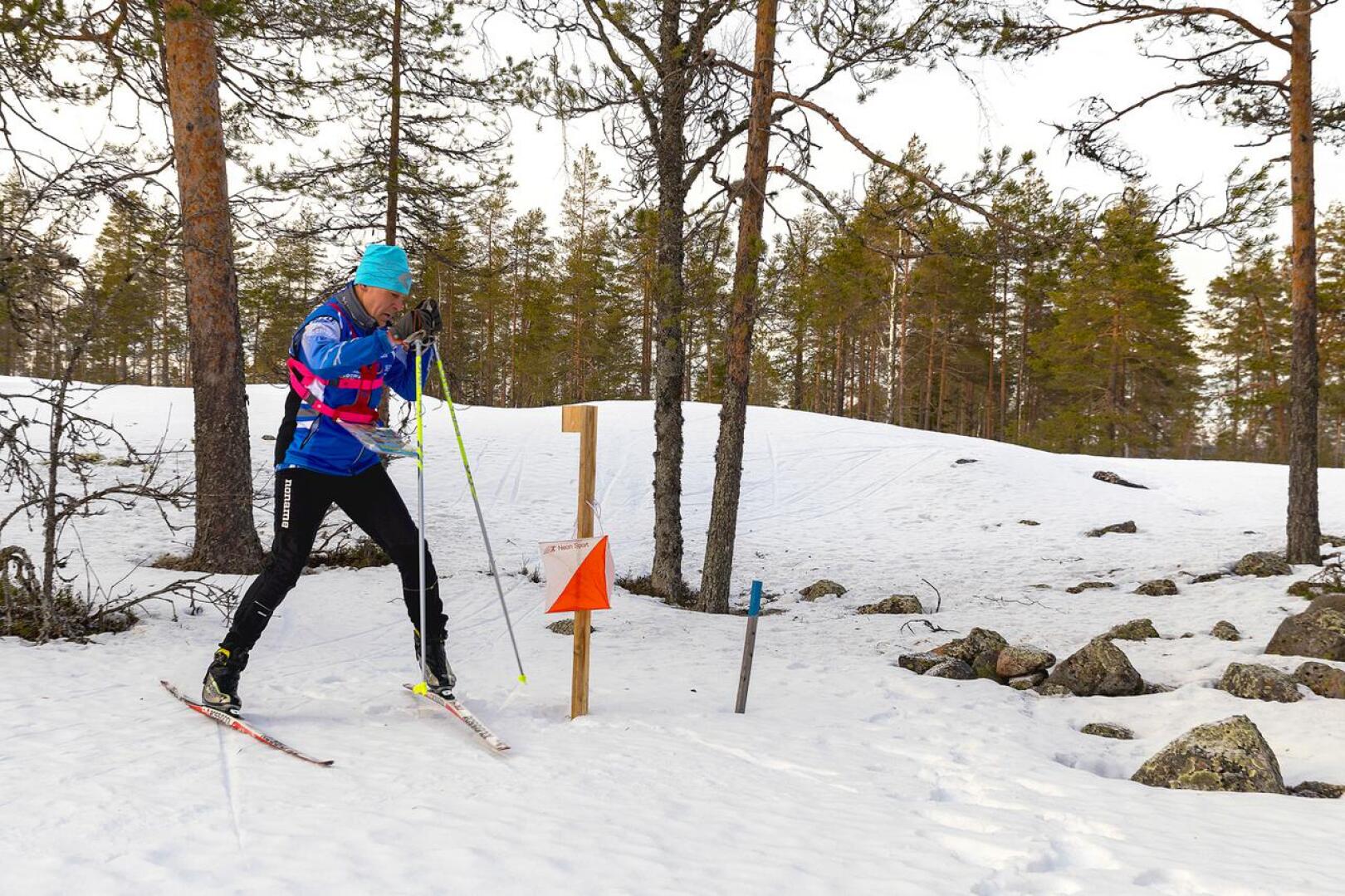 Haapavesi on ensi viikonloppuna hiihtosuunnistuksen SM-kisojen näyttämönä. Haapaveden Urheilijoiden suunnistusjaostoa johtava Raimo Jussila testasi suorituspaikkoja viime torstaina.