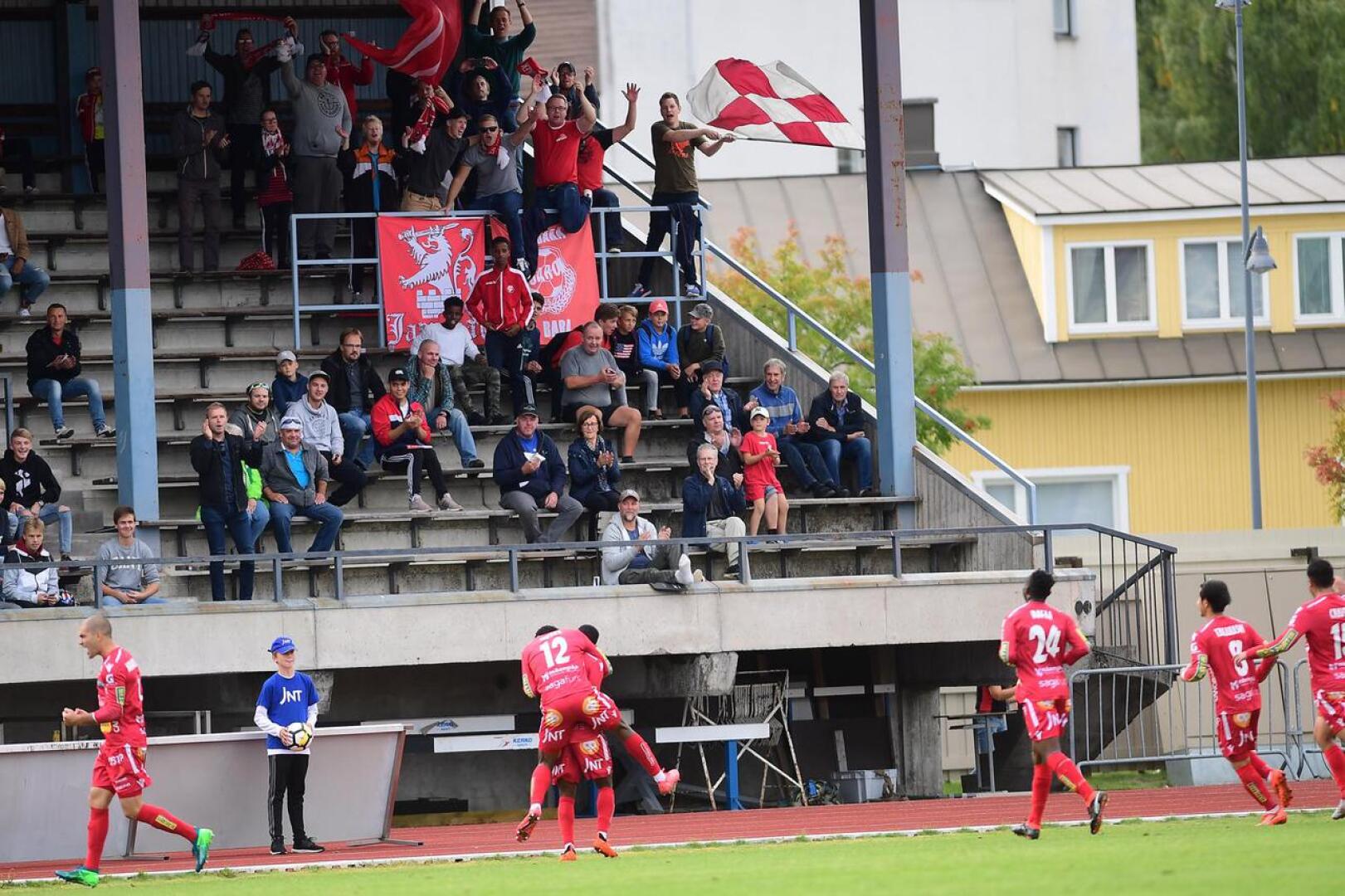 Kauden kolmannessa Rantaderbyssä oli punaisten vuoro juhlia. Jaro voitti kotikentällään KPV:n maalein 3-0.