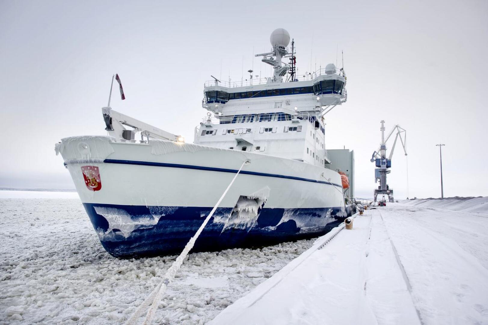 Jäänmurtaja Otso kuvattiin tammikuussa 2016 Kokkolan syväsatamassa.