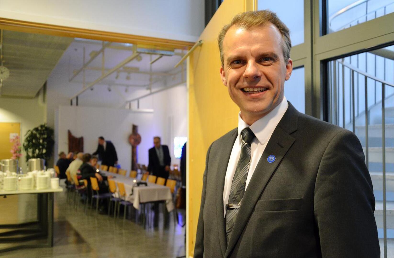 Keskustan ylivieskalainen kansanedustaja Juha Pylväs on ehdolla tulevissa maakuntavaaleissa. 