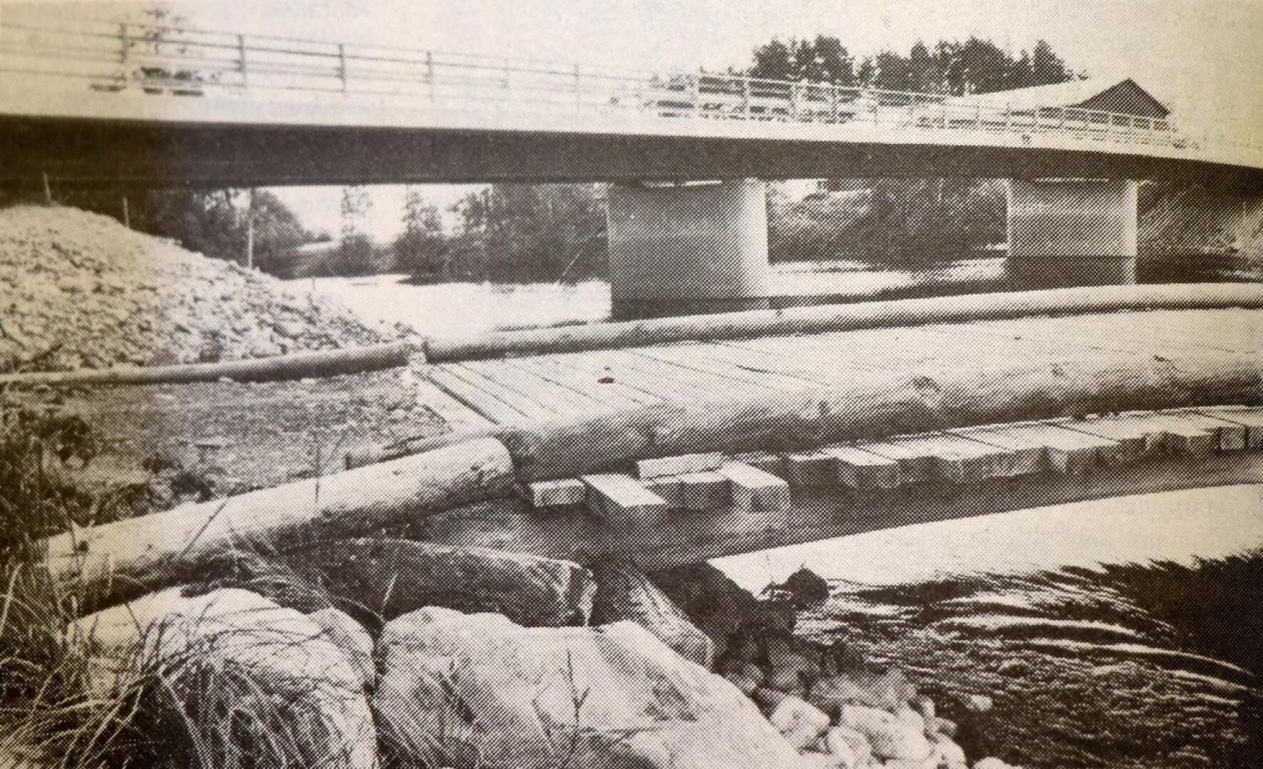 Uusi silta valmistui vanhan viereen vuonna 1985.