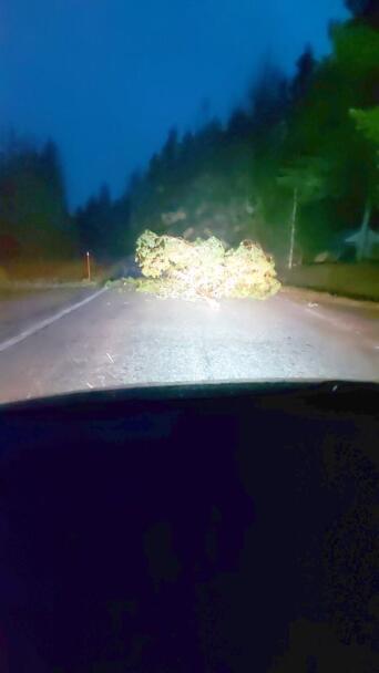 Myrskytuhoja Ullavan Läntän kylällä.