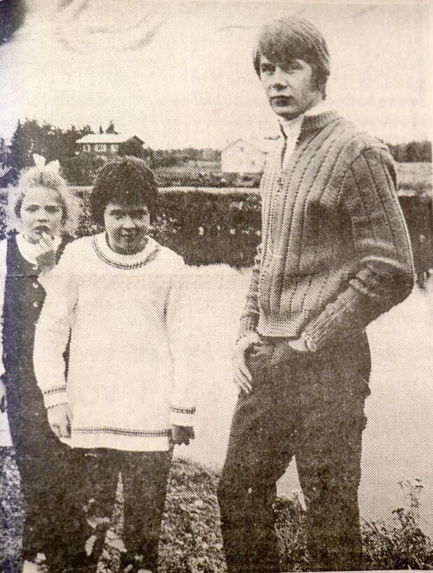 Risto Paavola oli 21-vuotias, kun hän pelasti Perhonjoesta 7-vuotiaan Päivikin ja 10-vuotiaan Tuijan lokakuussa 1971. Tilanteesta selvittiin onneksi pelkällä säikähdyksellä. Kolmikon yhteiskuva on otettu Perhonjokilaaksoon kaksi päivää onnettomuuden jälkeen.