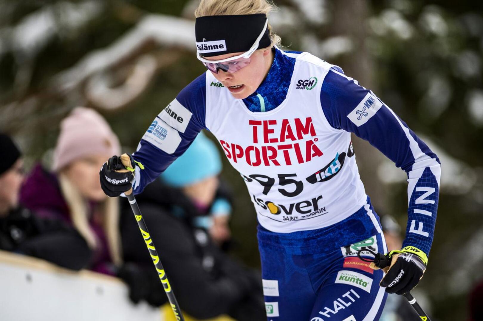 Anni Alakoski hiihti hyvän osuuden Vantaan viestissä.