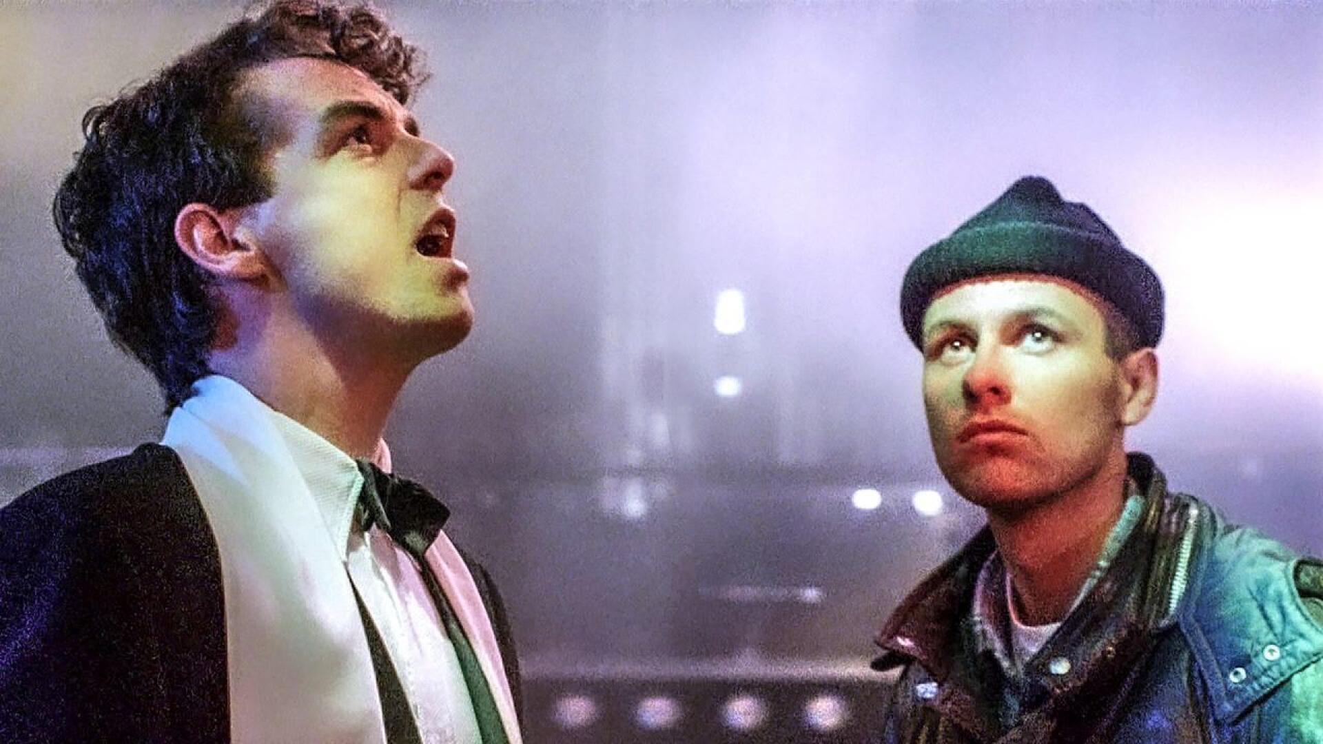 Pet Shop Boysin Neil Tennantin surullisen filmitähden ilme ja Chris Lowen tavismaisuus lyövät kättä musiikkielokuvassa. 