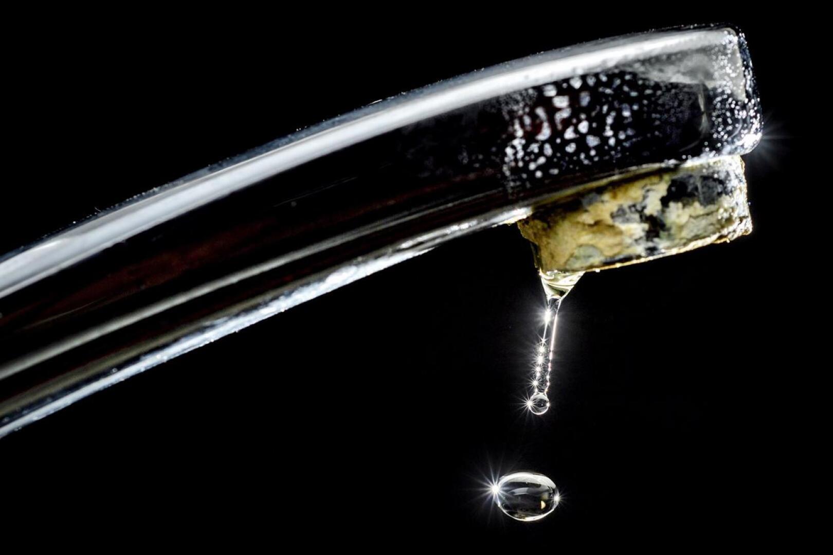 Vesi ei hanasta lopu? Puhtaan juomaveden merkitys ei usein juolahda mieleen, koska sinistä kultaa on aina riittänyt tuhlattavaksi asti. 
