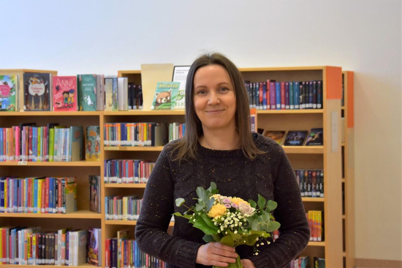 Maria Laakeri on Toholammin kirjaston vuoden asiakas.