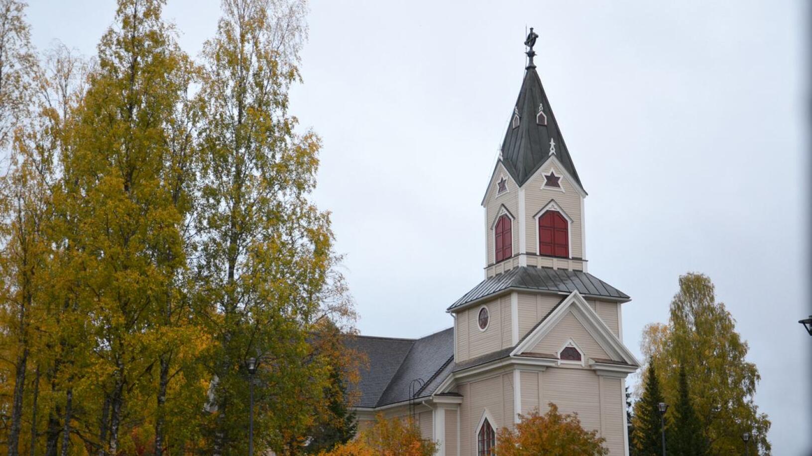 Seurakunnan luottamushenkilöt päättävät esimerkiksi kiinteistöjen huollosta ja käytöstä. Toholammin seurakuntaan kuuluvan Lestijärven kirkko maalattiin ulkoa viime kesänä.