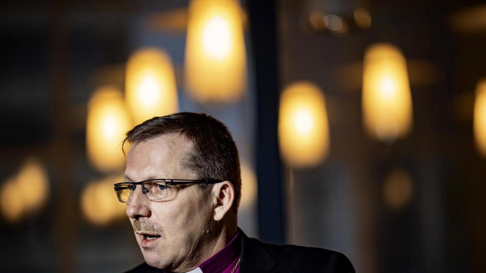Piispa on huolissaan, että uskonnosta ja kirkon asemasta käyty keskustelu on viime vuosina kärjistynyt. 