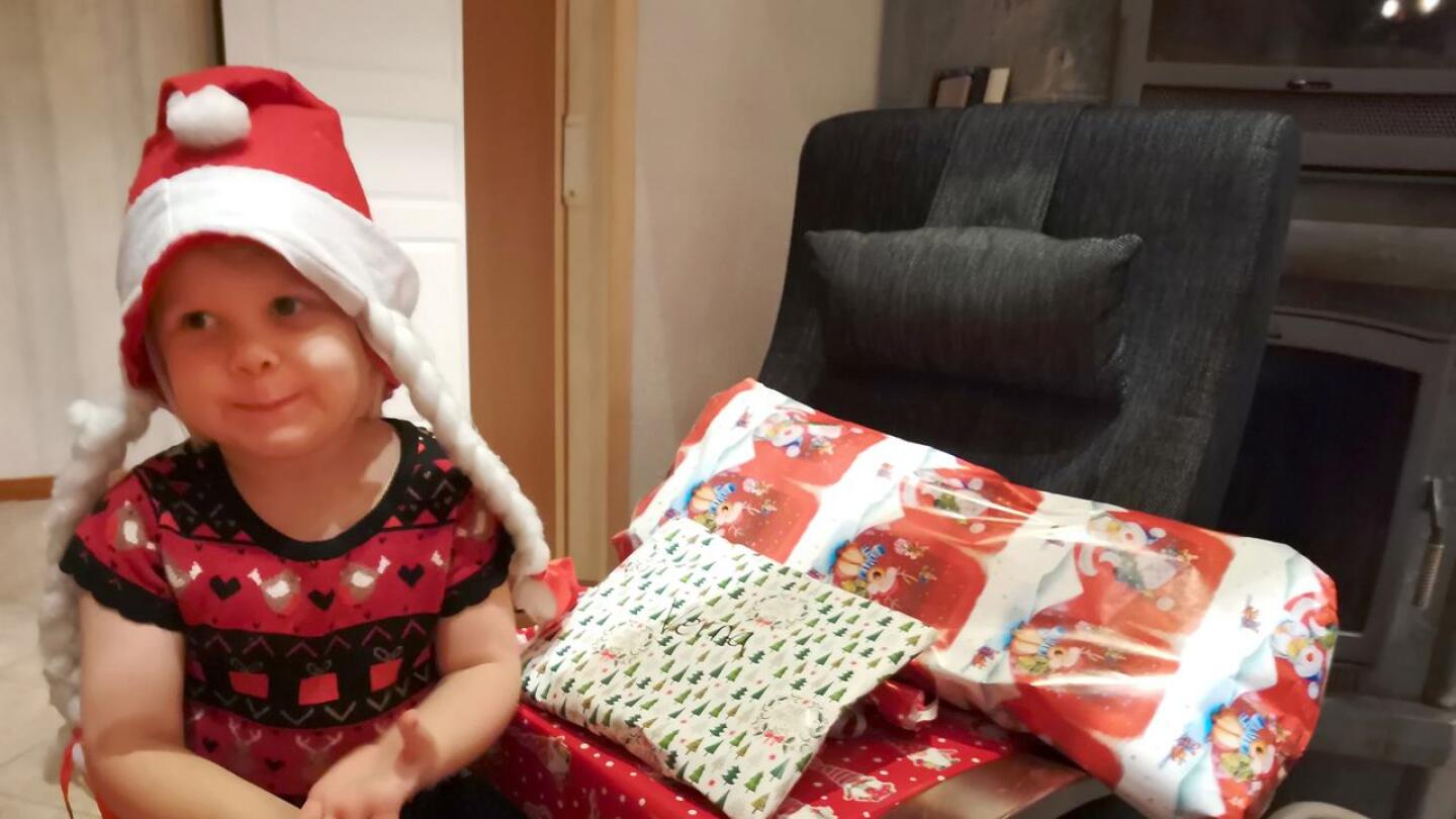 Verna Nokela ei päässyt tänä jouluna pukin kanssa yhdessä jakamaan lahjoja, mutta onnistui se itsekin.