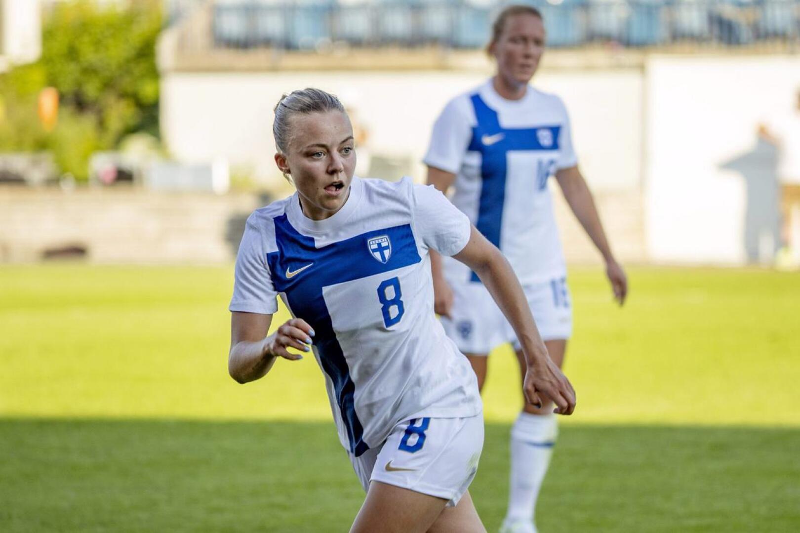 Helmareiden luottopelaajiin kuuluva Olga Ahtinen oli yllättynyt valinnastaan Damallsvenskanin parhaaksi pelaajaksi.