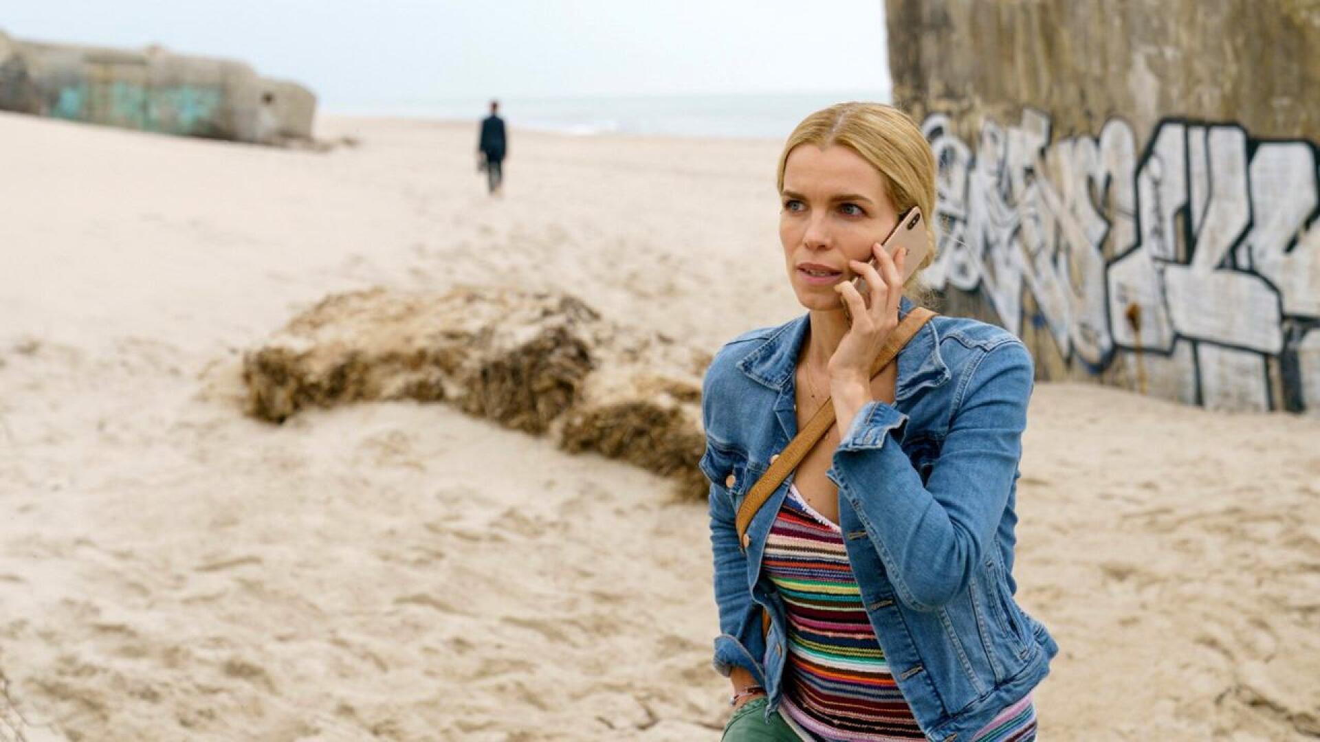 Hvide Sandessa on jotakin mätää. Poliisi Helene (Marie Bach Hansen) soluttautuu Tanskan rannikolle selvittämään vanhaa tapausta. 