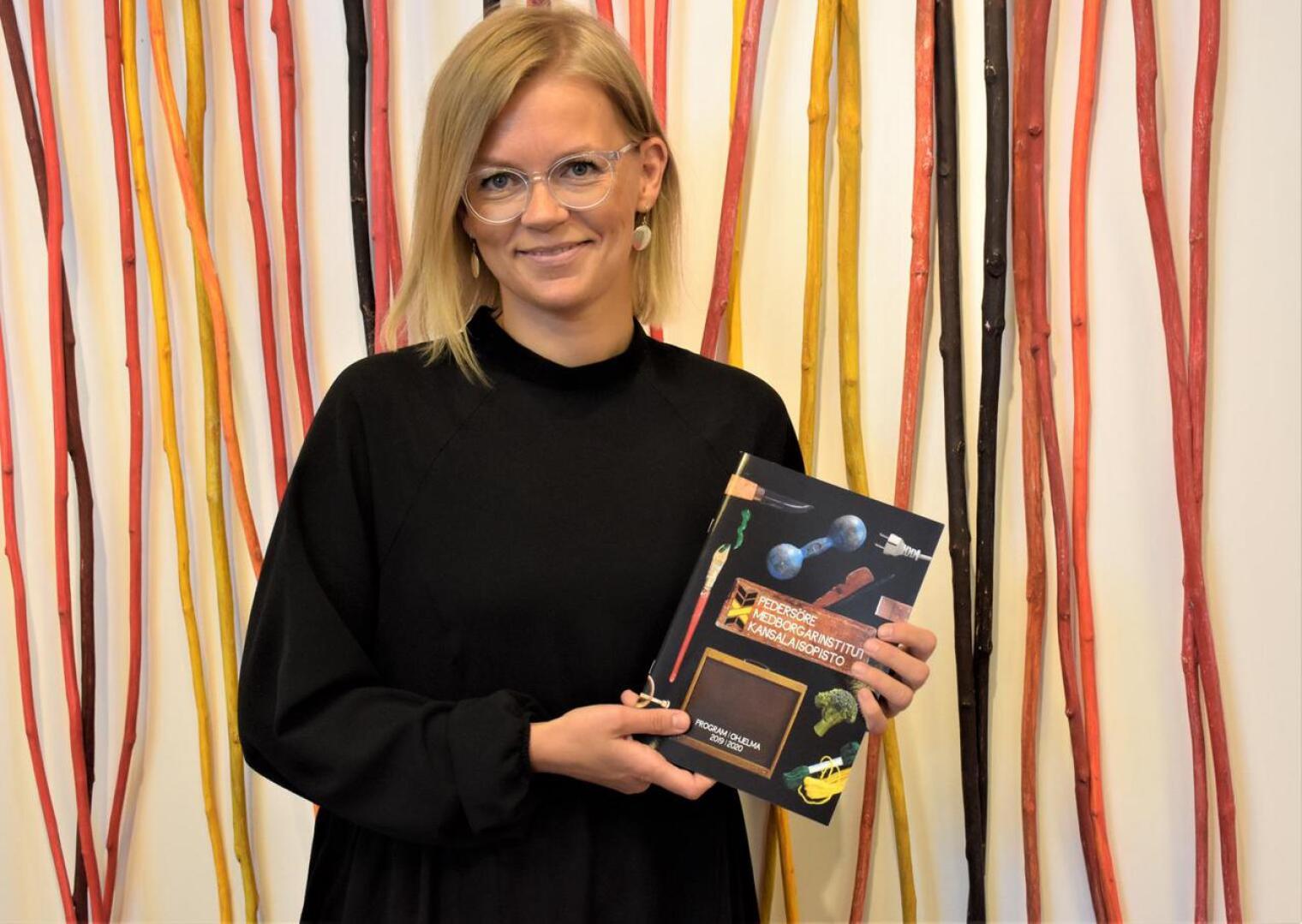 Rehtorina Kansalaisopisto MI:llä helmikuussa aloittanut Joanna Vikström Eklöv on tuore kasvo opistolla.