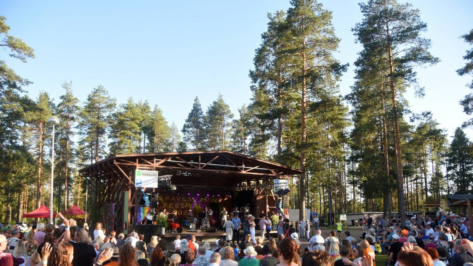 Alueella järjestetään vuosittain erilaisia kansanmusiikkitapahtumia. Yksi suurimmista on Haapavesi Folk. Kuva viime kesältä.