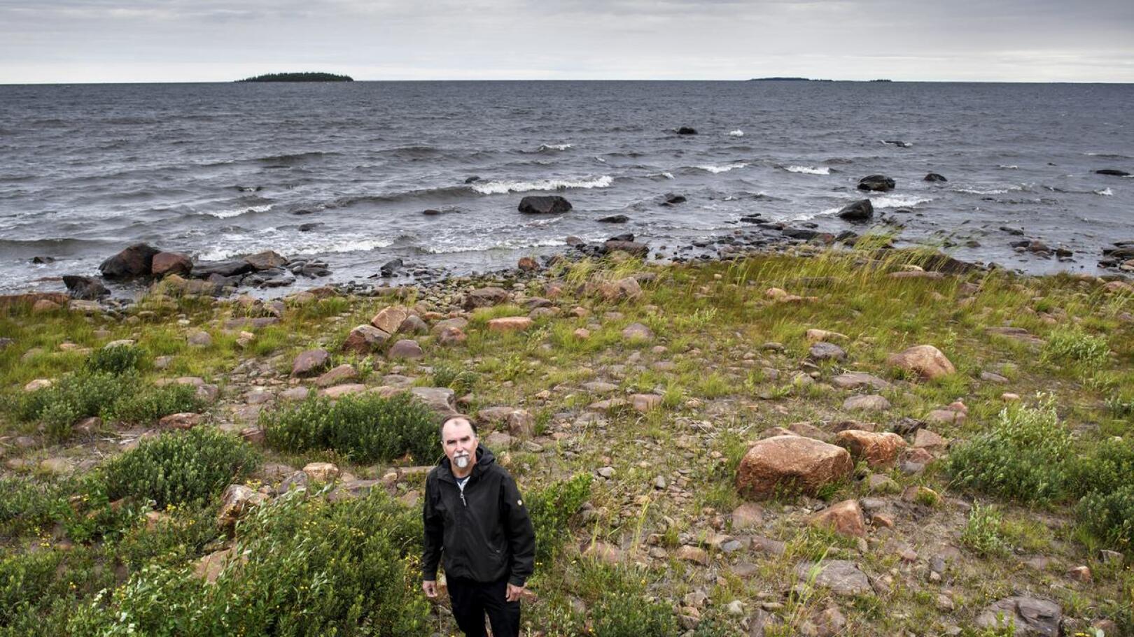 Juhani Hannila suree katoavien lajien kohtaloa. Yhden lajin katoamisen seuraukset voivat olla ekosysteemeille arvaamattomat. 