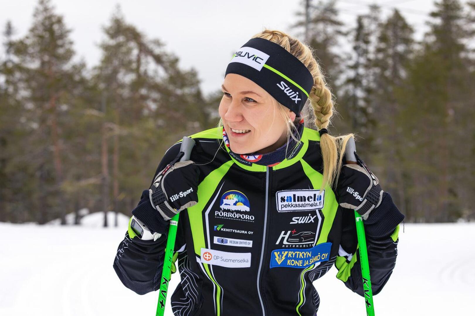 Roosa Juuska hiihti Team Skiersin viestikolmikossa tällä kaudella jo toistamiseen Suomen Cupin yhdeksänneksi. Arkistokuva.