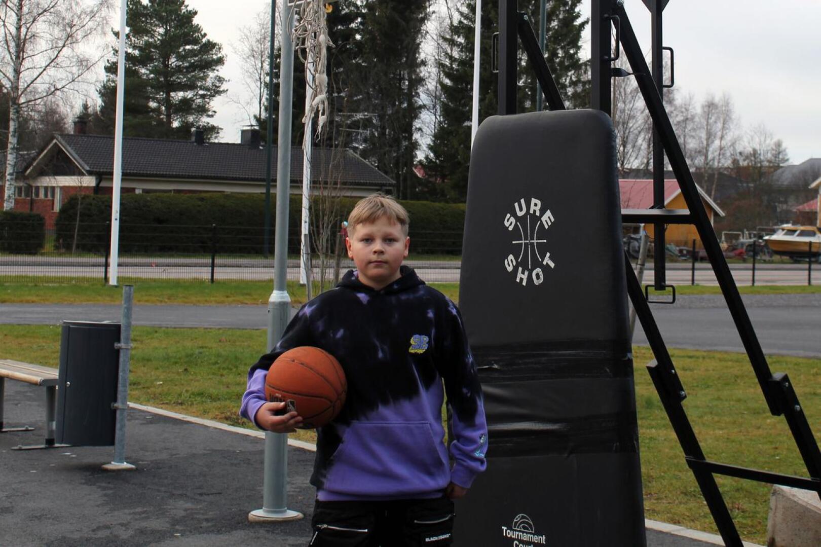 Martti Sinkkonen taitaa monenlaiset koripallokikat. 