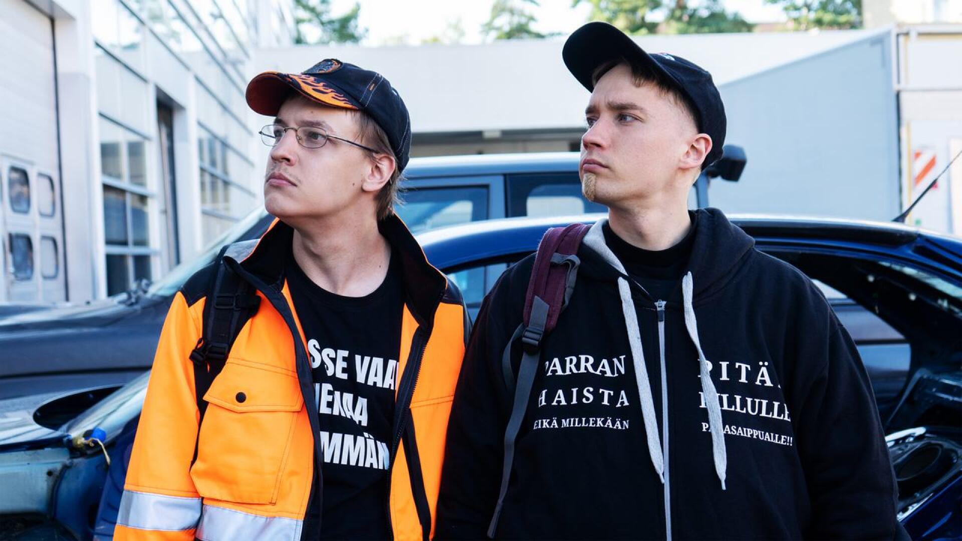 Joona (Joose Kääriäinen) ja Samu (Juho Nummela) jatkavat seikkailujaan vielä yhden tuotantokauden ajan.