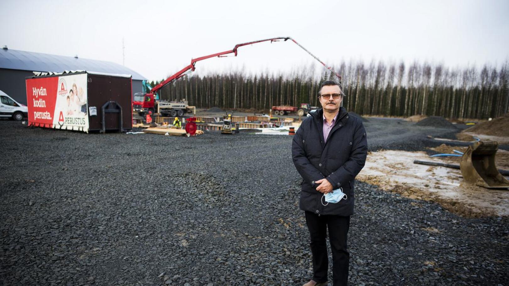 Ari Mickosin johtama Sievin Teollisuuspuisto Oy sai lainan rakenteilla olevalle teollisuushallilleen.