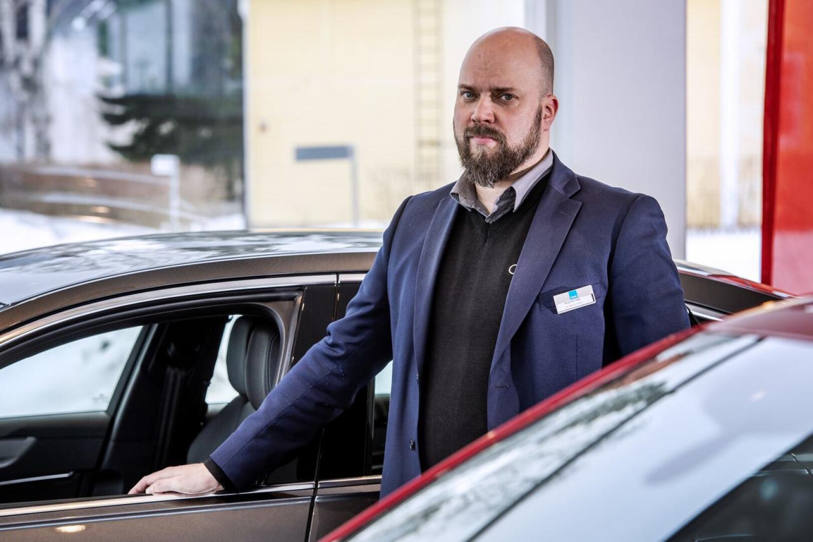 Pörhön Autoliikkeen Kokkolan paikallisjohtaja Toni Puutio on muiden autokauppiaiden tavoin joutunut sopeutumaan poikkeukselliseen markkinatilanteeseen.