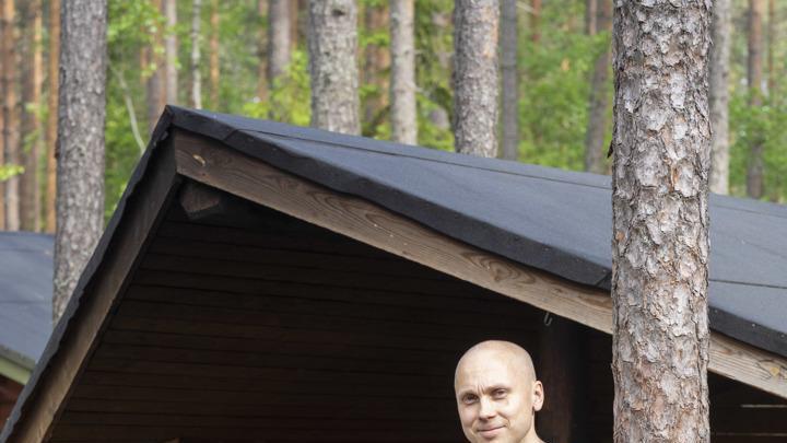 Manu Humppi on suunnitellut Kintulammin metsään Tampereelle laavun, joka valmistui vuonna 2018.