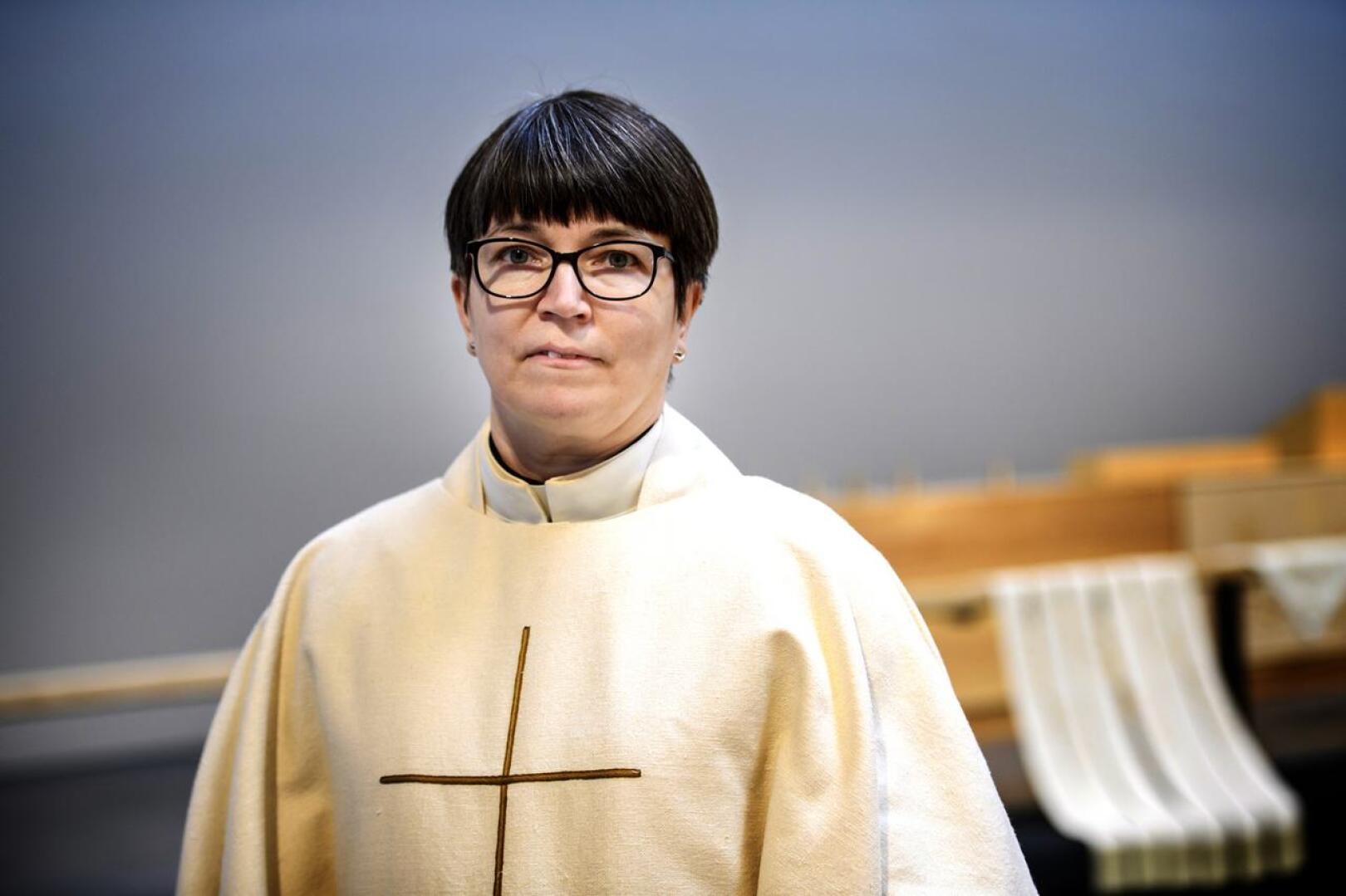 Ylivieskan kirkkoherra Eija Nivala valittiin Keskustan kansanedustajaehdokkaaksi.