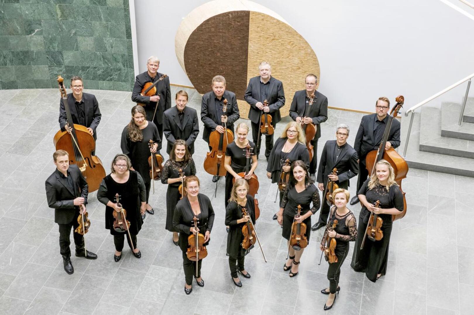 Kamariorkesteri soittaa perjantai-illan matineassa Niittykoskea.