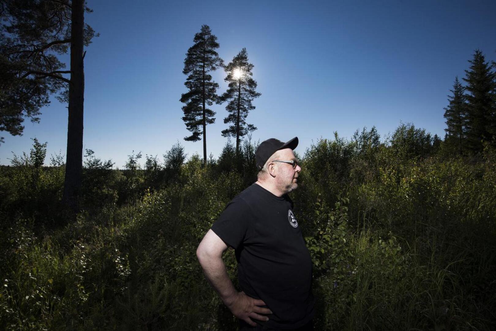 Metsänomistaja Markku Pajala Kälviältä ei usko, että hiilipörssi vähentää hiilidioksidipäästöjä. 