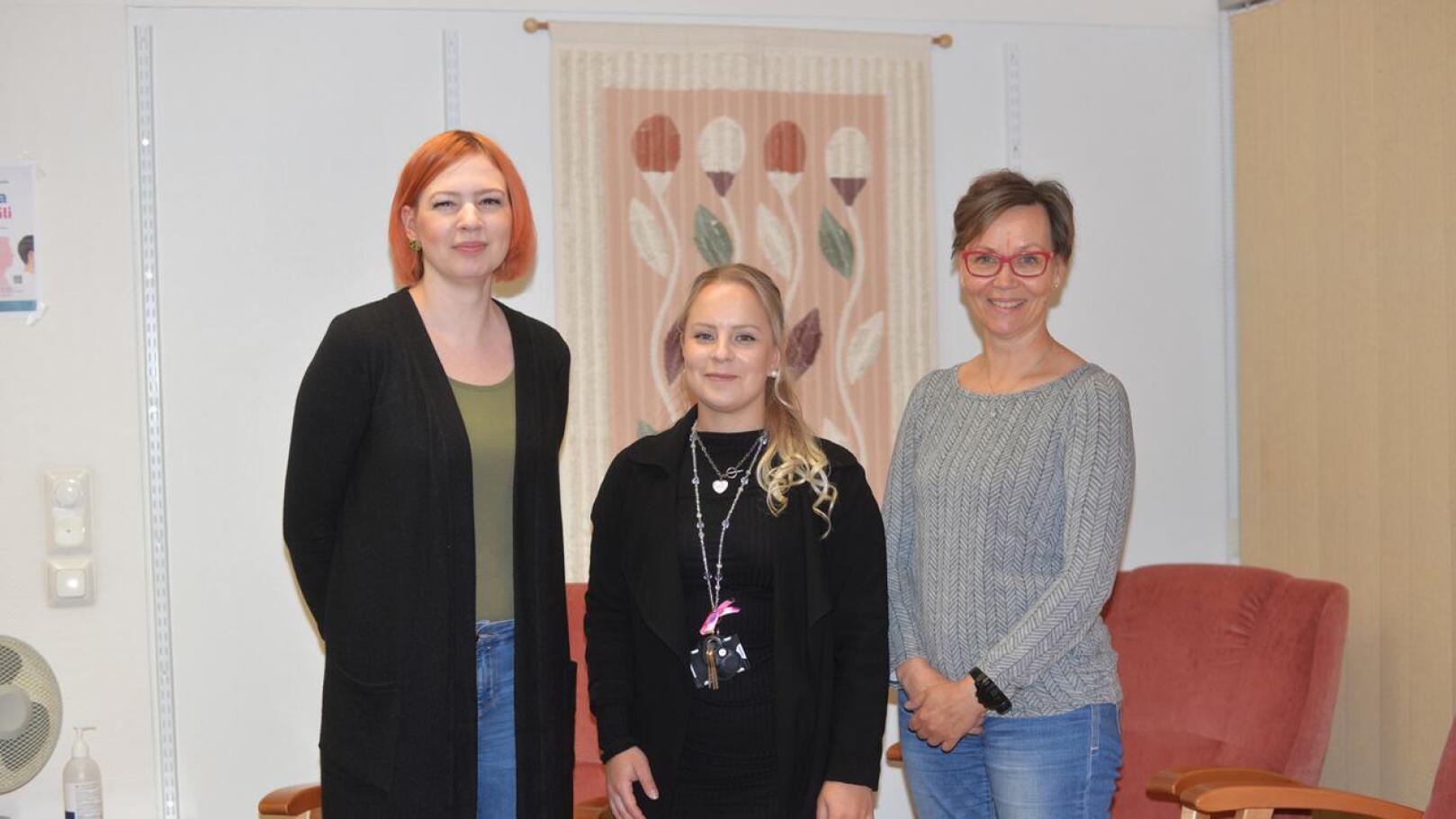 Jenna Löytynoja, Katariina Pieksämäki ja Paula Kallatsa-Korpi kehittävät Peruspalvelukuntayhtymä Selänteen vastaanotto-toimintaa. 