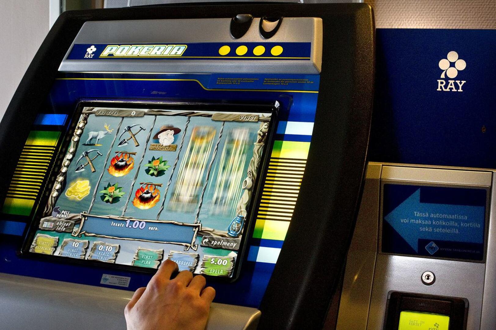 Veikkaus sulkee peliautomaatit ja omat pelipaikat koronatilanteesta johtuen Keski-Pohjanmaalla.
