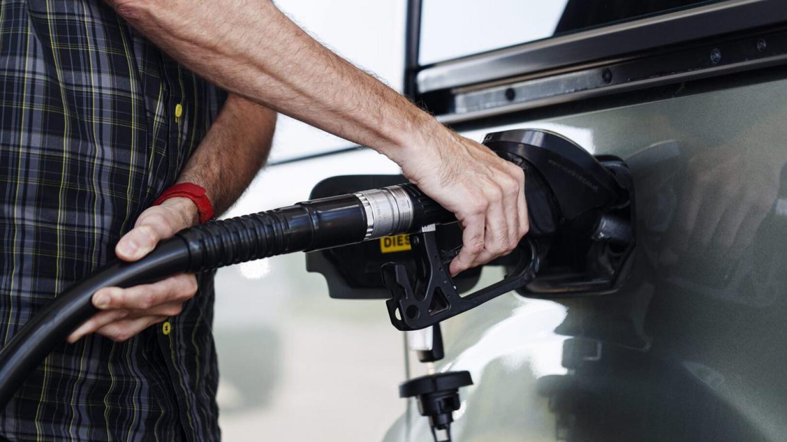 Diesel kallistui hiukan viime viikosta, bensiinin hinta pysyi vakaana.