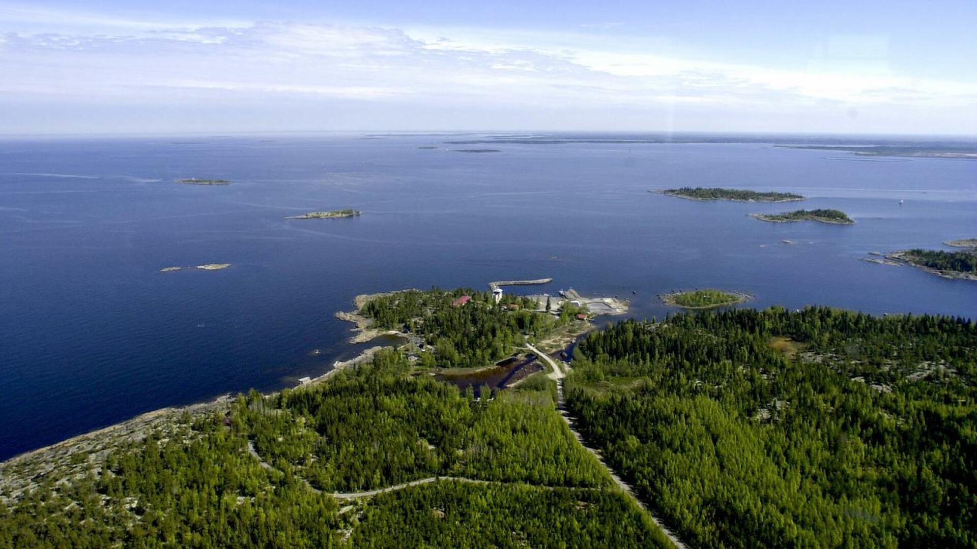 (arkistokuva) Meren kainalossa, Öjassa sijaitsee entiset merivartioaseman tilat. 