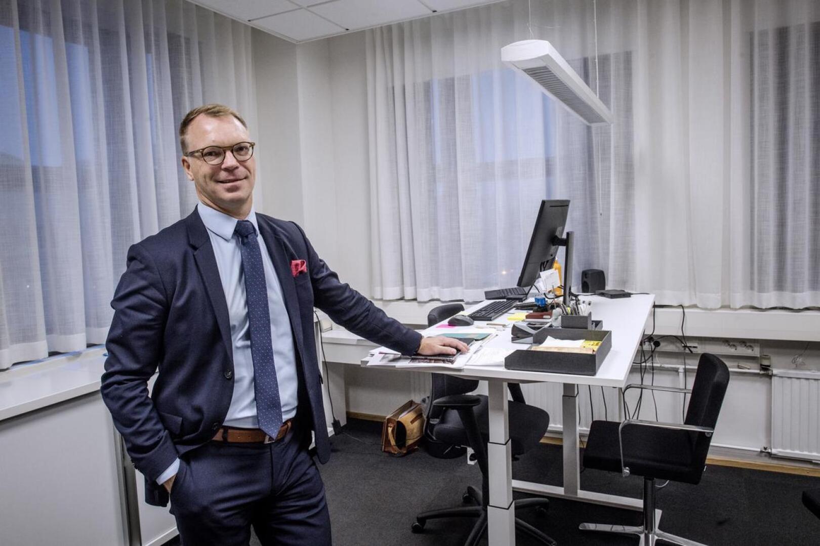 - Satama-alue teki minuun tosi ison vaikutuksen täällä Kokkolassa, toteaa OP Keski-Pohjanmaan uusi toimitusjohtaja Jyrki Rantala.