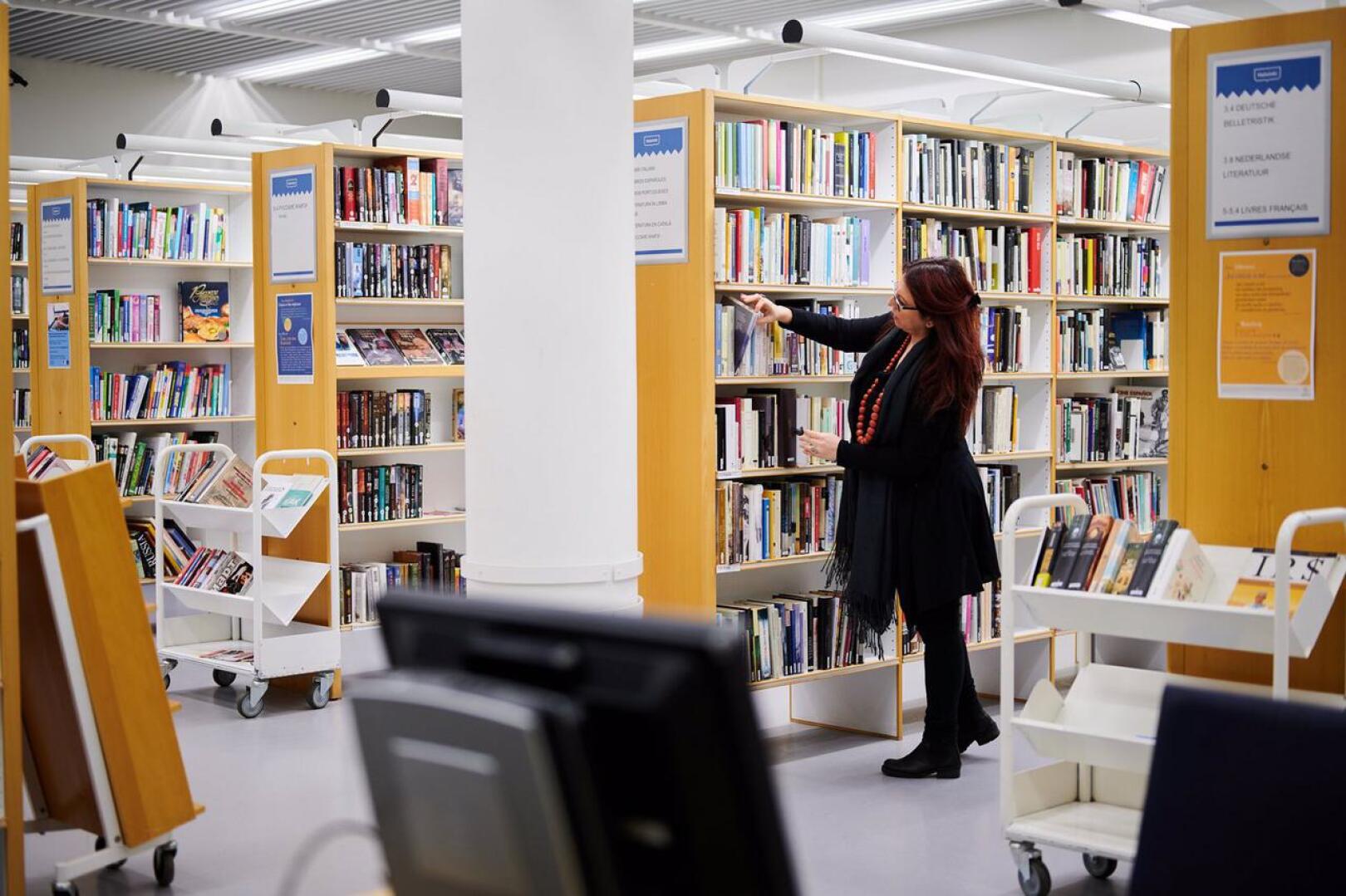 Moni kokee kirjastojen tarjoaman ilmaisen ja rauhallisen oleskelutilan tärkeäksi.