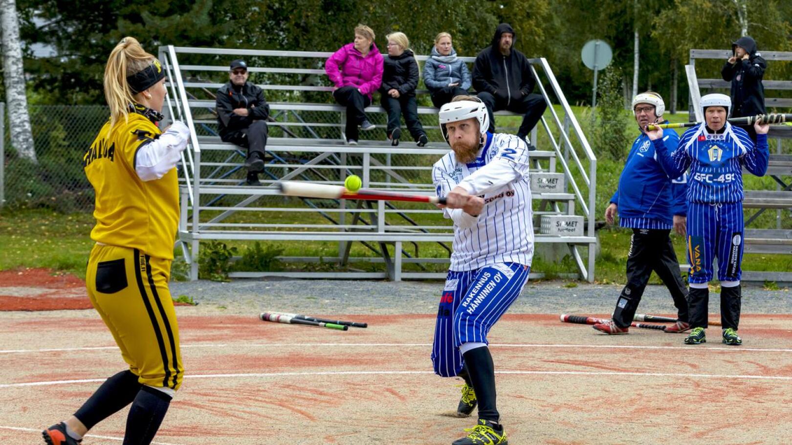 Juha-Matti Kahelin pelasi niin sisällä kuin ulkonakin tasaisen pelin.