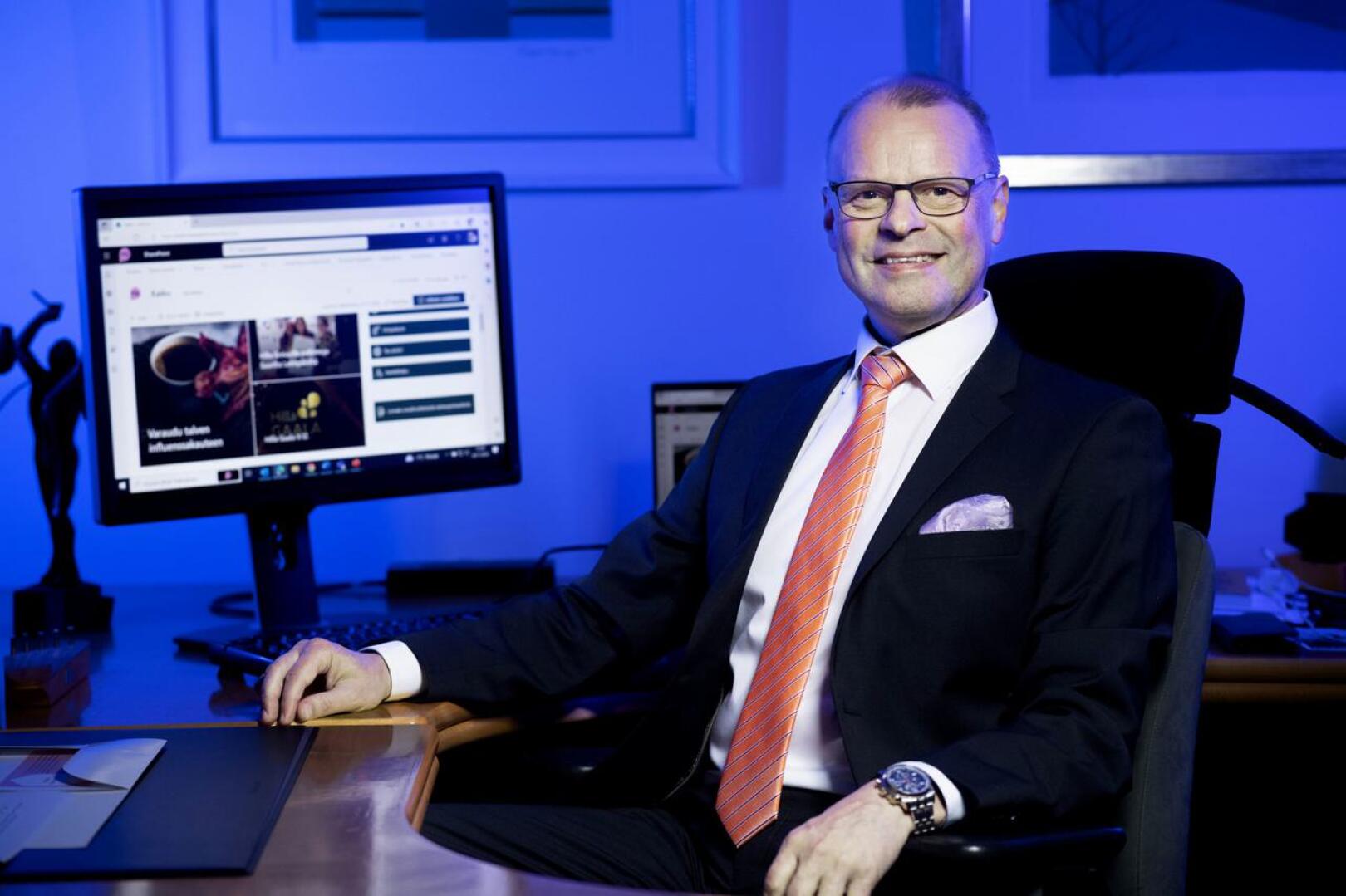 Hilla Groupin toimitusjohtaja Mikko Luoma kehottaa lukijoita "entistä enemmän digitaalisten julkaisujen kuluttamiseen".