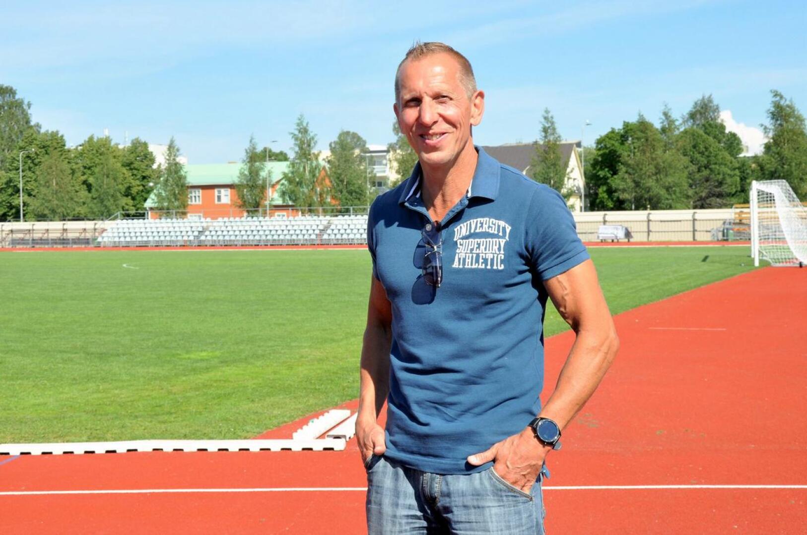 Pietarsaaren urheilukenttä on kuin toinen koti Mikael Södermanille.