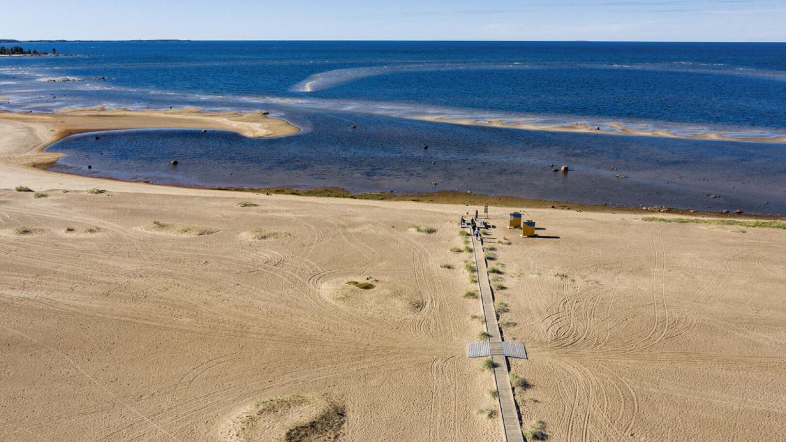 Hiekkasärkillä kulkeva Kalajoen rantareitti on yksi alueen suosituimmista luontoreiteistä.