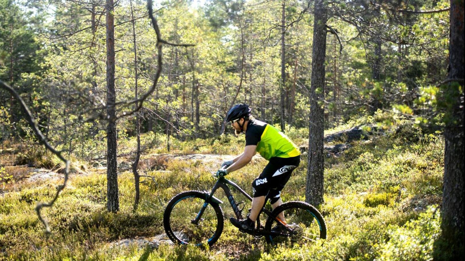 Pyöräilymaastot Kaustisella ovat monipuoliset, tietää Mikko Rantala.